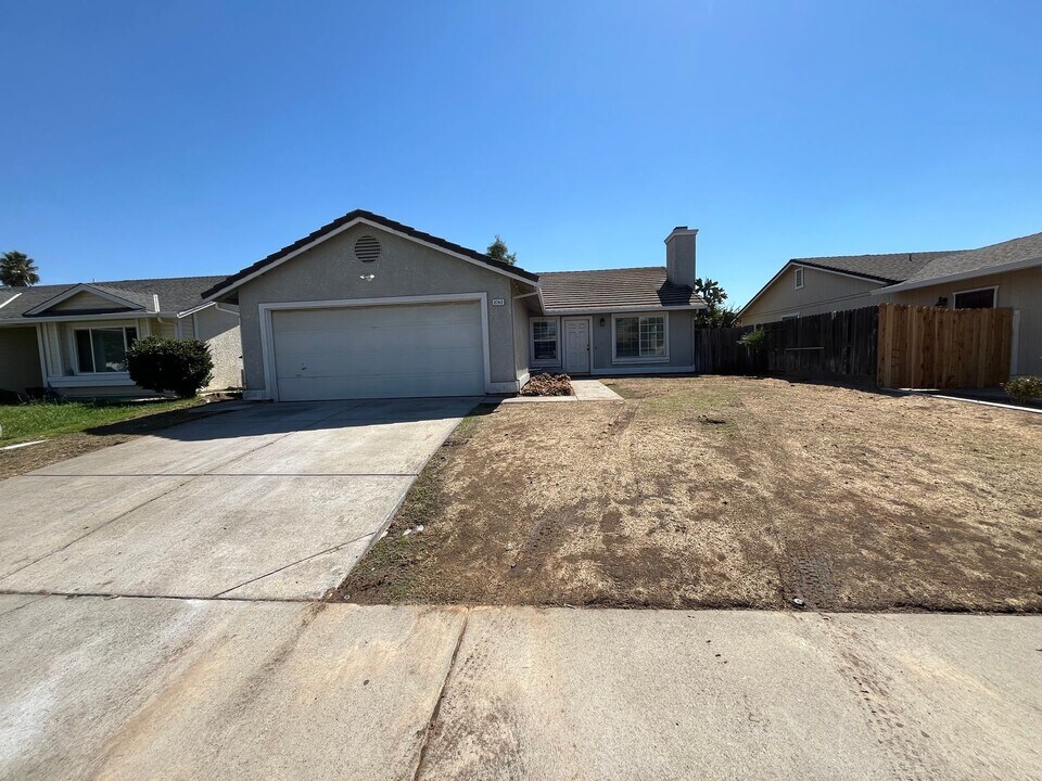 8240 Summer Falls Cir in Sacramento, CA - Foto de edificio