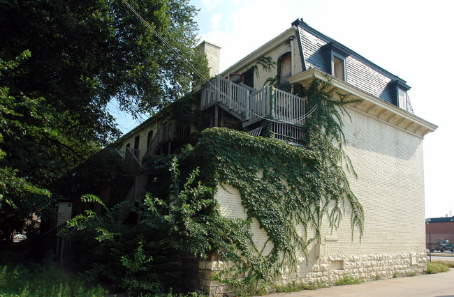 Washington Square Apartments in Moline, IL - Building Photo - Building Photo