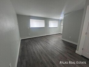 551 S Fairfax St in Glendale, CO - Foto de edificio - Building Photo
