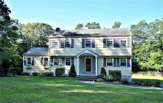 25 Shelter Rock Rd in Trumbull, CT - Building Photo