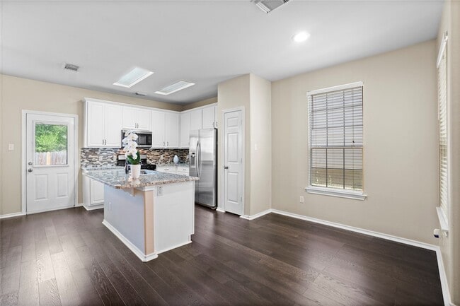 15 Blue Creek Pl in Spring, TX - Building Photo - Building Photo