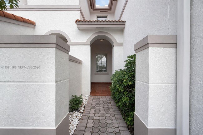 10909 NW 43rd Ln in Doral, FL - Building Photo - Building Photo