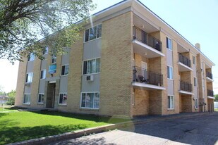 Ret 4120 in Regina, SK - Building Photo