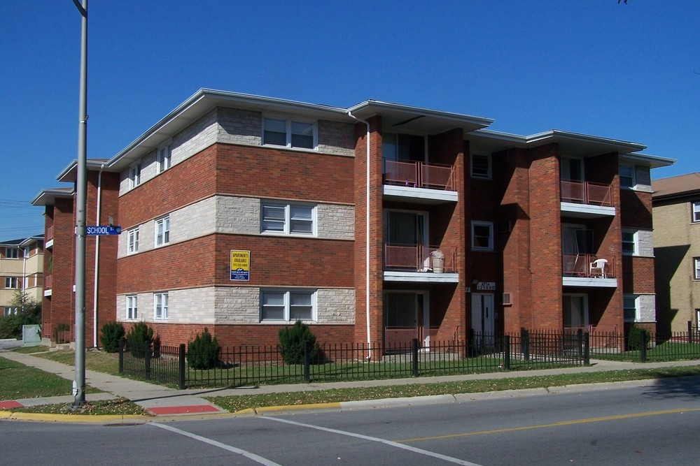 14044 S School St in Riverdale, IL - Building Photo