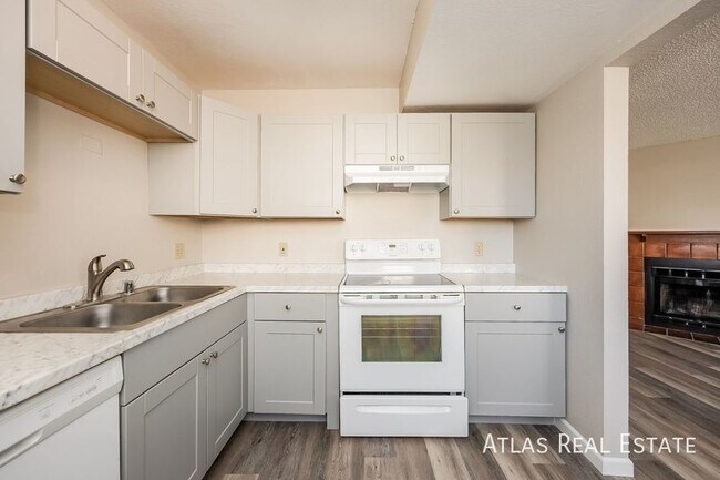 3310 Cochran Dr in Colorado Springs, CO - Building Photo - Building Photo