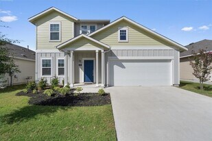 2711 Winding Creek Rd in Niederwald, TX - Building Photo