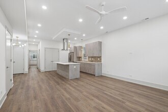 2719 W St Georges Ct in Chicago, IL - Building Photo - Building Photo