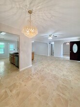 5555 Crystal Valley St in San Antonio, TX - Foto de edificio - Building Photo