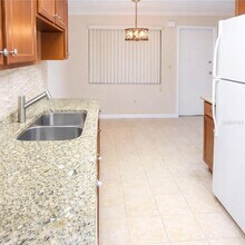 5273 Vineland Rd in Orlando, FL - Building Photo - Building Photo