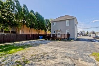 33 Baldwin St in West Springfield, MA - Building Photo - Building Photo