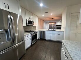 2020 Delaware Ave, Unit 5 in Santa Monica, CA - Building Photo