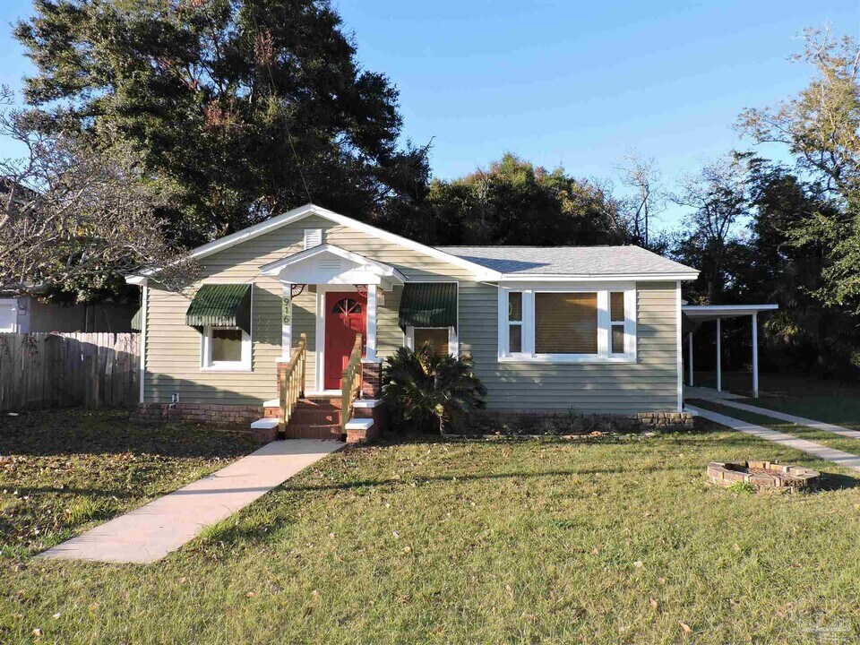 916 E Hatton St in Pensacola, FL - Building Photo
