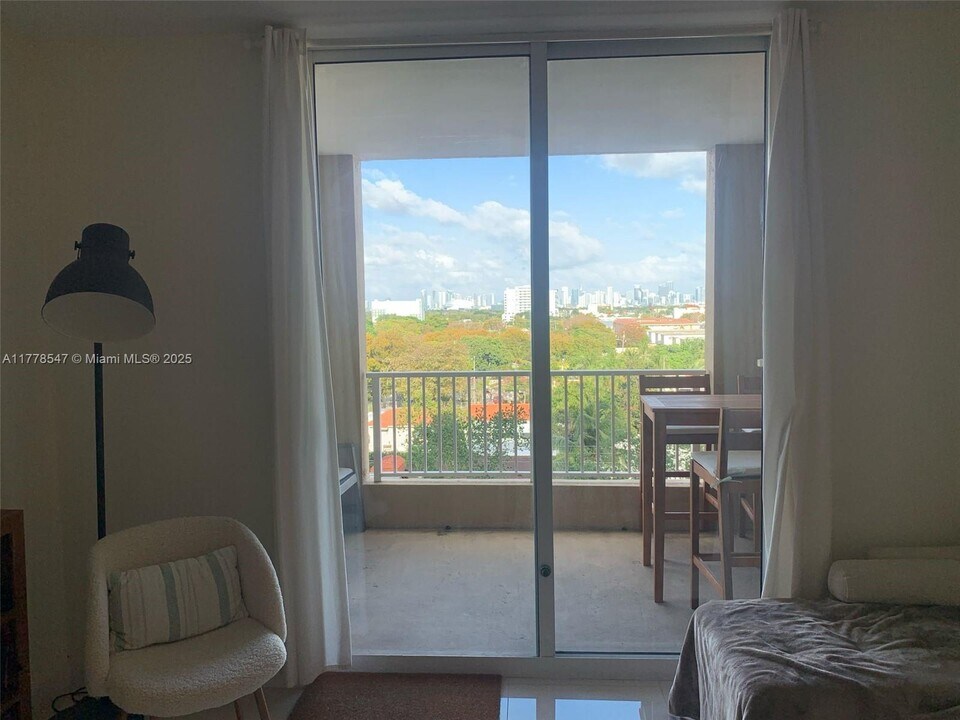 117 NW 42nd Ave in Miami, FL - Building Photo