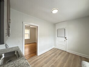 4831 N Springfield Ave, Unit 2B in Chicago, IL - Building Photo - Building Photo