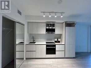 120 Broadway Ave in Toronto, ON - Building Photo - Building Photo