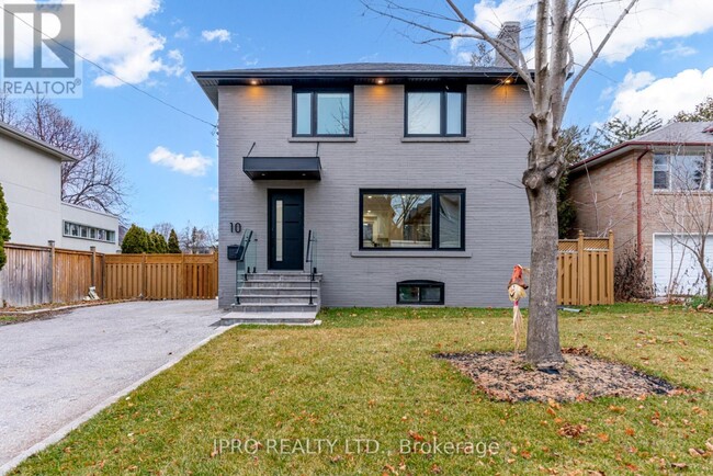 10 Urbandale Ave in Toronto, ON - Building Photo - Building Photo