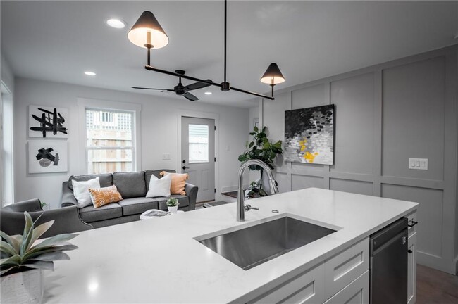 465 Hemlock Cir SE in Atlanta, GA - Foto de edificio - Building Photo
