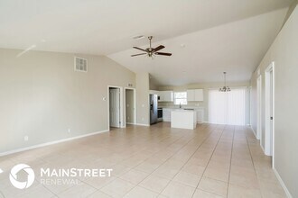 221 NW 25th St in Cape Coral, FL - Foto de edificio - Building Photo