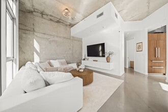 1050 Island Ave, Unit 205 in San Diego, CA - Foto de edificio - Building Photo