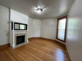 1675 N Marshall St in Milwaukee, WI - Building Photo
