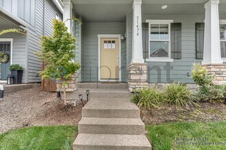 31474 NW Turel Dr in North Plains, OR - Foto de edificio - Building Photo