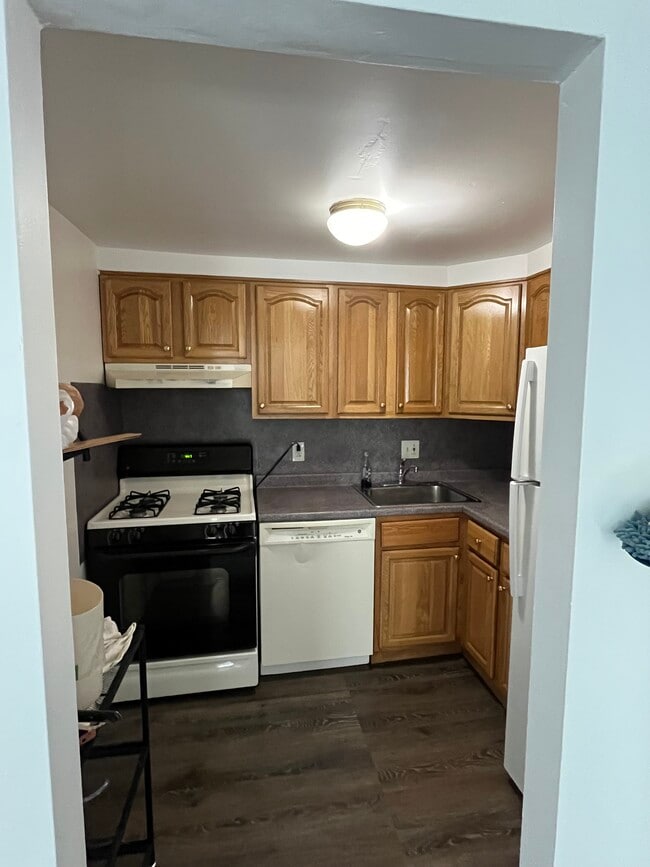 15 Brighton Village Dr, Unit Unit C in Broomall, PA - Building Photo - Building Photo