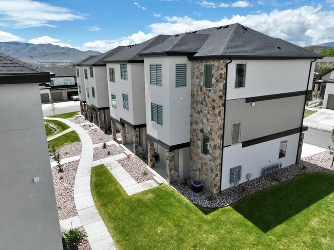 property at 2058 N Harvest Vlg Ln