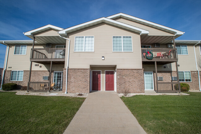 Gateway Estates Apartments in Beloit, WI - Building Photo - Building Photo