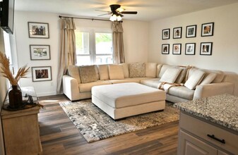 802 Longview Dr in St. Charles, MO - Building Photo - Building Photo