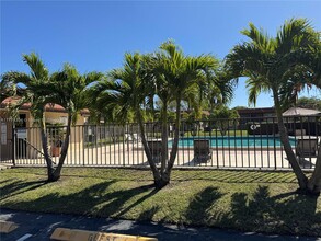 21905 Lake Forest Cir in Boca Raton, FL - Building Photo - Building Photo