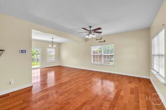 256 Savannah Ln in Richmond Hill, GA - Foto de edificio - Building Photo