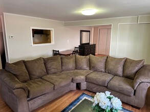 1023 Ponsi St, Unit G in Fort Lee, NJ - Foto de edificio - Building Photo