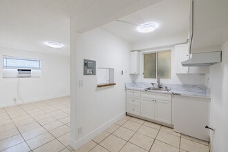 Turf Point Properties in Hialeah, FL - Foto de edificio - Interior Photo