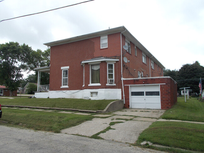 302 1st St SE in Oelwein, IA - Building Photo - Building Photo