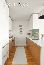 555 W 59th St, Unit 21A in New York, NY - Foto de edificio - Building Photo