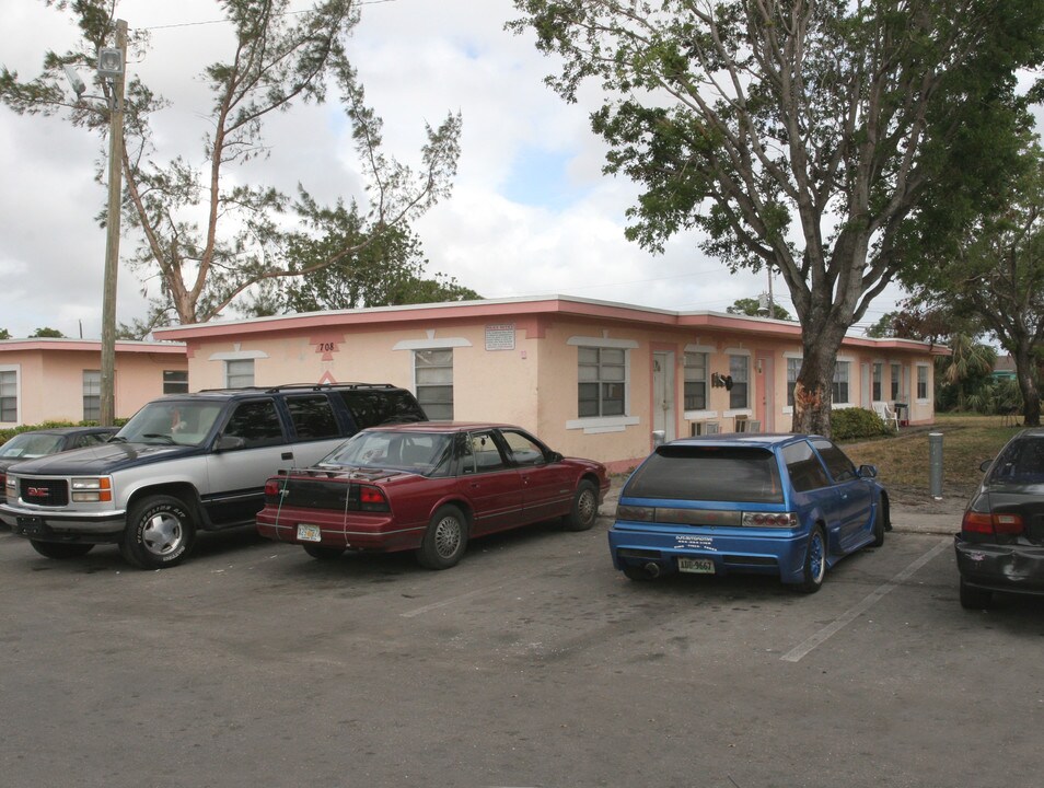 615 NE 3rd St in Fort Lauderdale, FL - Foto de edificio