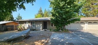 1509 SW G St in Grants Pass, OR - Building Photo