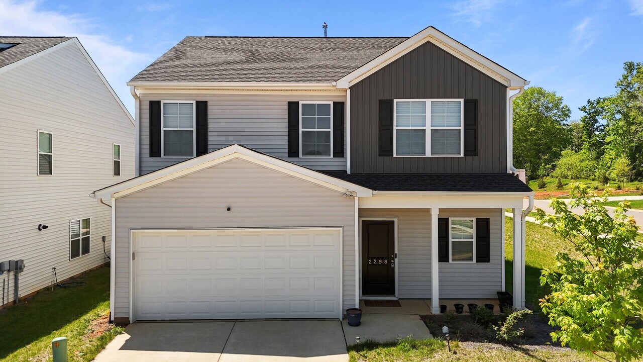 2298 Beechwood Vw Dr in Winston-Salem, NC - Building Photo