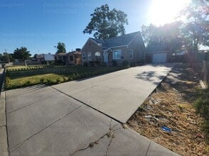 118 Dixon Ave in Bakersfield, CA - Foto de edificio - Building Photo