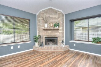 2010 Elder Way in Round Rock, TX - Foto de edificio - Building Photo