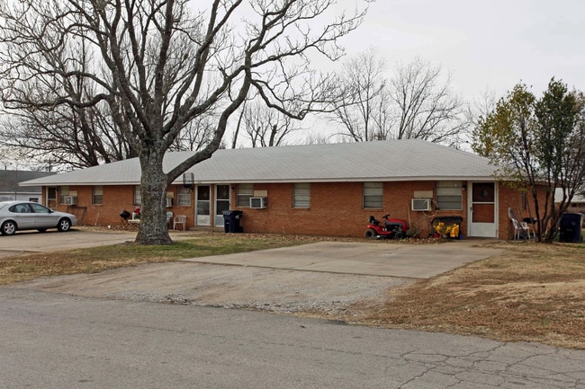 102 S 2nd St in Noble, OK - Building Photo - Building Photo