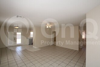 8141 E Onza Ave in Mesa, AZ - Building Photo - Building Photo