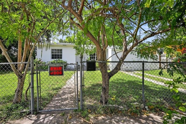 40 NW 68th St in Miami, FL - Building Photo - Building Photo