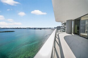 700 NE 24th St, Unit 2507 in Miami, FL - Building Photo