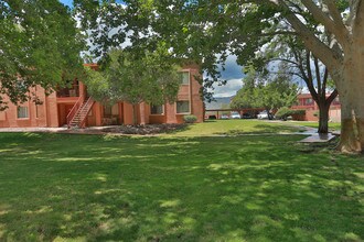 Garden Plaza Apartments in Sierra Vista, AZ - Foto de edificio - Building Photo