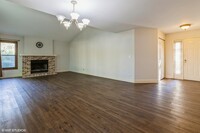 330 W Ivy Ln in Arlington Heights, IL - Building Photo - Building Photo