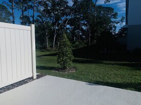 172 Riverfront Wy in Edgewater, FL - Building Photo