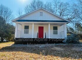 910 Walnut St in Shelby, NC - Building Photo