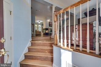 150 Rees Pl in Falls Church, VA - Foto de edificio - Building Photo