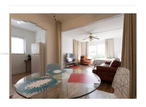 7333 Byron Ave in Miami Beach, FL - Foto de edificio - Building Photo